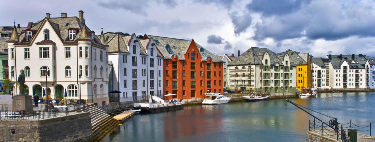 Family Friendly Apartment By The Park In The Very Center Of Ålesund Exterior foto