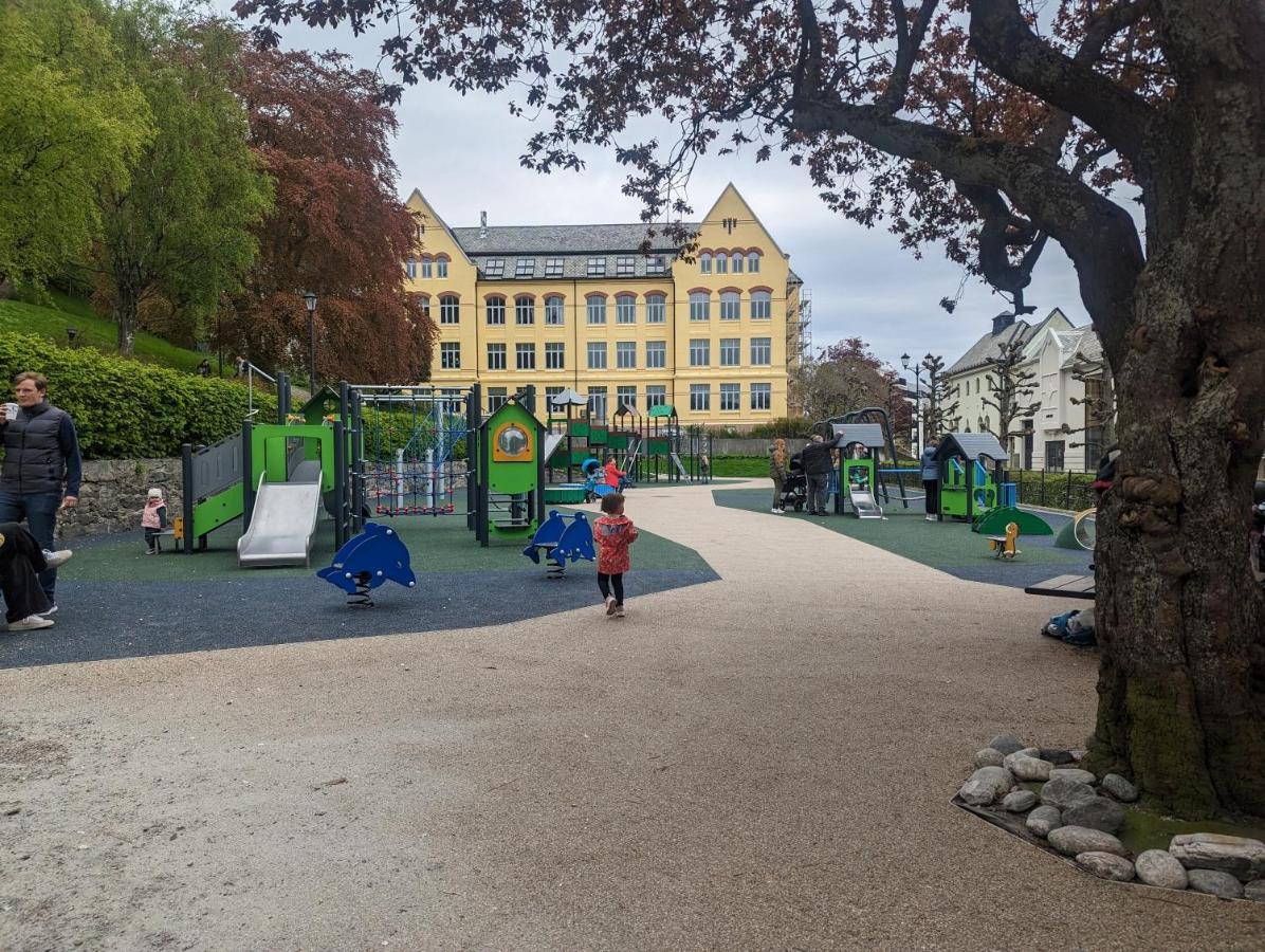 Family Friendly Apartment By The Park In The Very Center Of Ålesund Exterior foto